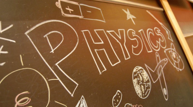 أفضل كورسات فيزياء مجانية باللغة العربية – انطلاقتك نحو فهم الفيزياء